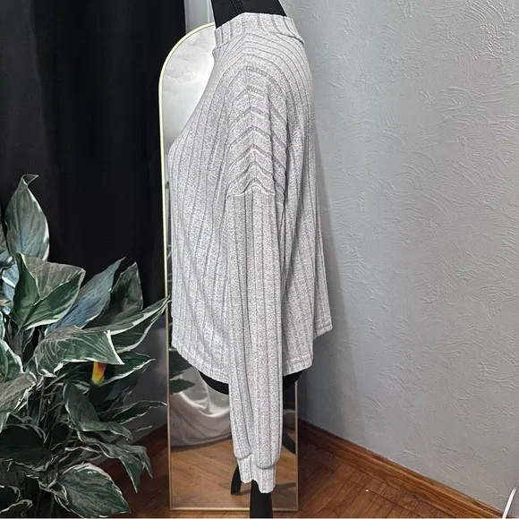 SHEIN Light Gray Ribbed Knit Sweatshirt - Picture 2 of 6